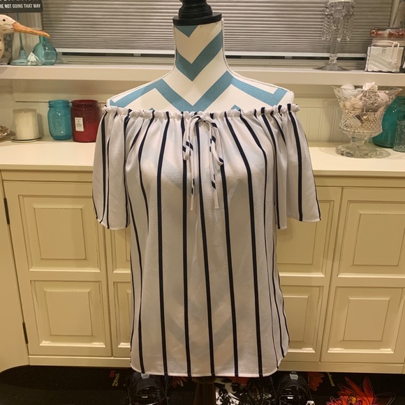 I.Joah Tops - NWOT I.Joah Off Shoulder Shirt Size S/M